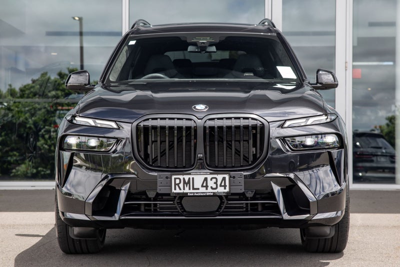 2025 BMW X7 xDrive40d image 2