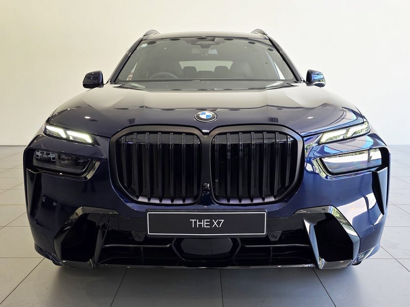 2025 BMW X7 xDrive40d image 2