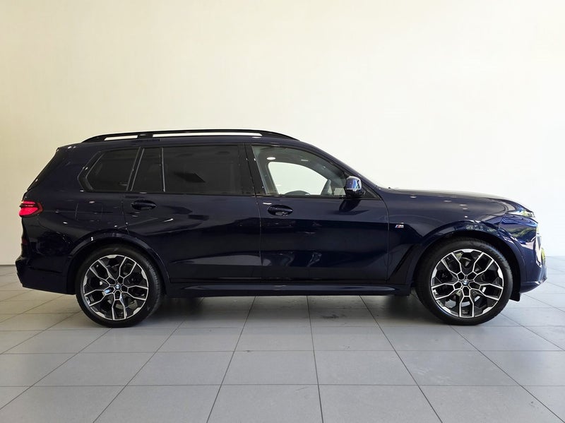 2025 BMW X7 xDrive40d image 3