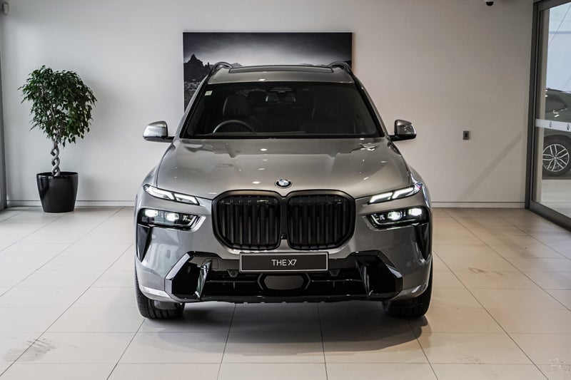 2025 BMW X7 xDrive40d image 4