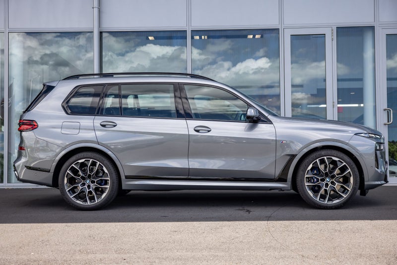 2025 BMW X7 xDrive40d image 3