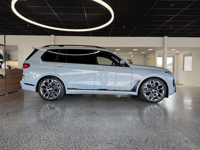 2025 BMW X7 xDrive40d image 3
