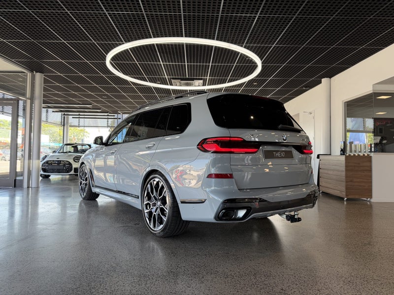 2025 BMW X7 xDrive40d image 4