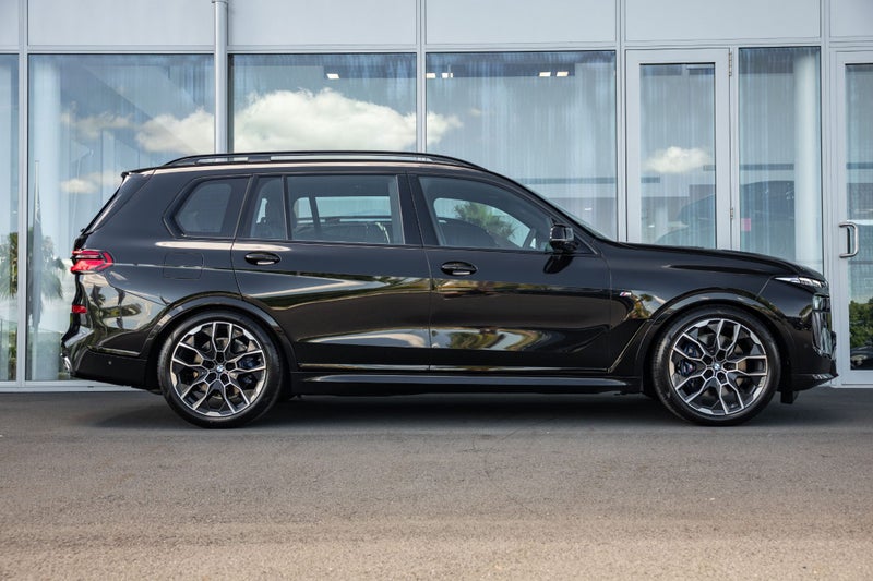 2025 BMW X7 xDrive40d image 3