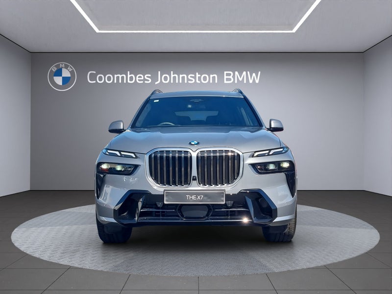 2025 BMW X7 xDrive40d image 2