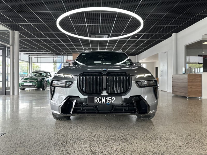 2025 BMW X7 xDrive40d M Sport Pro image 2