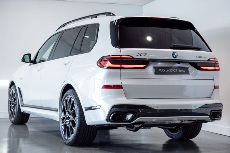 2025 BMW X7 xDrive40d M-Sport Pro image 3