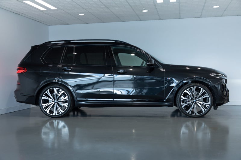 2025 BMW X7 Xdrive40d MSport Pro + Connoisseur... image 2