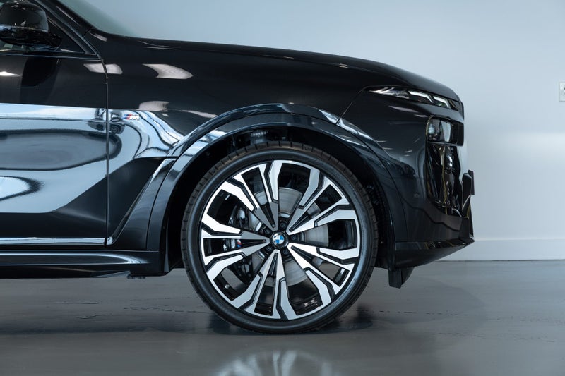 2025 BMW X7 Xdrive40d MSport Pro + Connoisseur... image 3