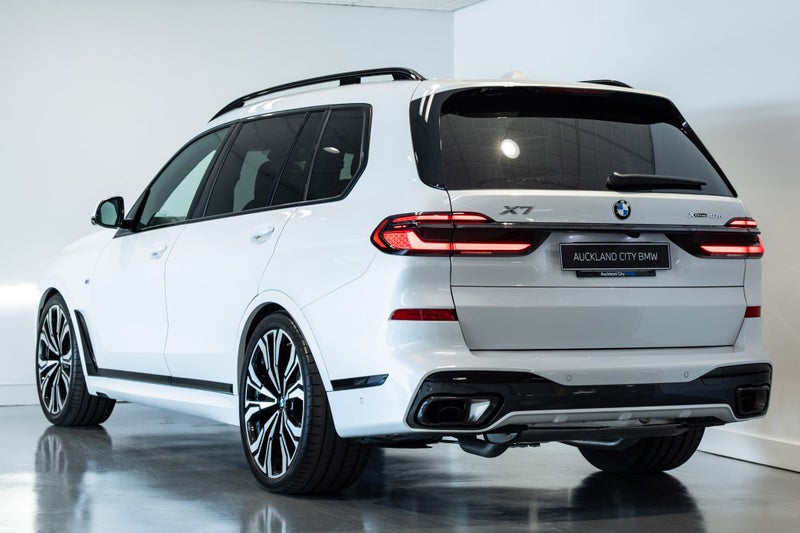 2025 BMW X7 Xdrive40d MSport Pro + Connoisseur... image 5