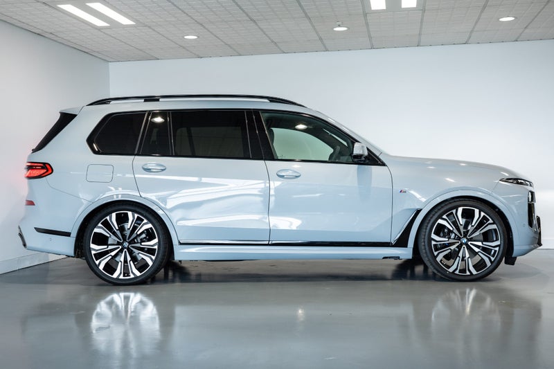 2025 BMW X7 Xdrive40d MSport Pro + Connoisseur... image 5