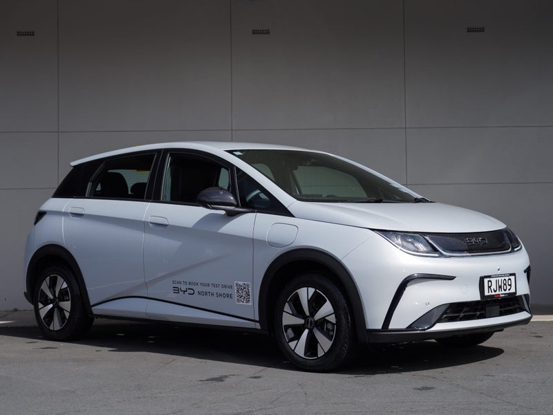 2025 BYD Dolphin Essential 45kwH 5Dr Hatch image 1