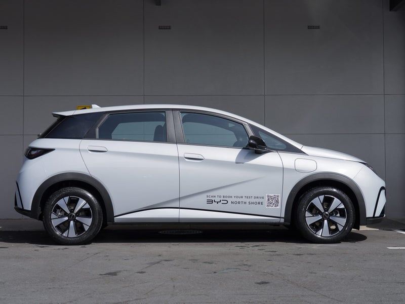 2025 BYD Dolphin Essential 45kwH 5Dr Hatch image 3