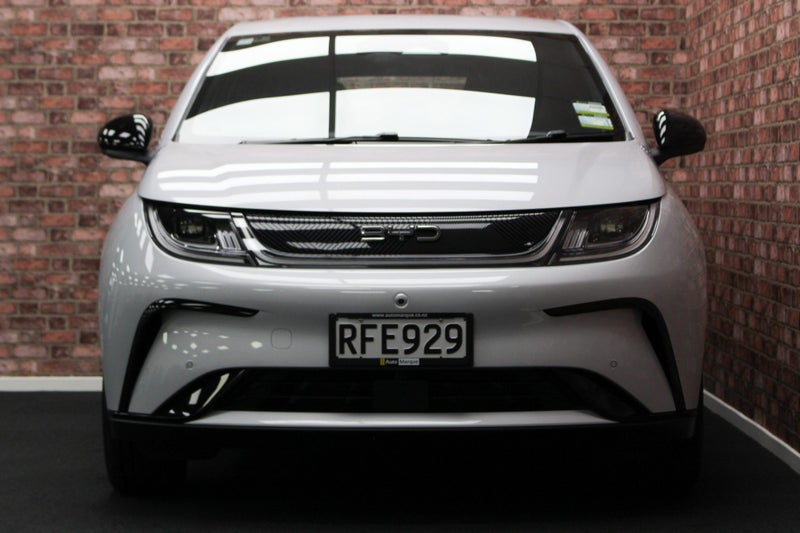 2025 BYD Dolphin Essential Ev 45Kwh image 2