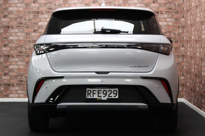 2025 BYD Dolphin Essential Ev 45Kwh image 5