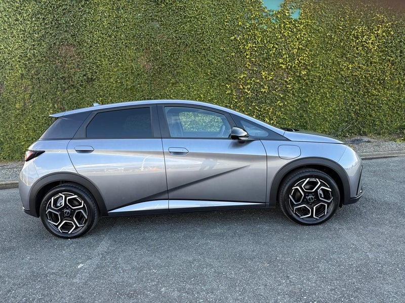 2025 BYD Dolphin PREMIUM 60kWh, 427kms WLTP RAN... image 2
