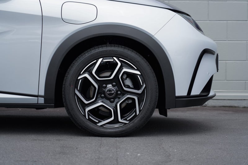 2025 BYD Dolphin Premium 60kwH 5Dr Hatch image 4