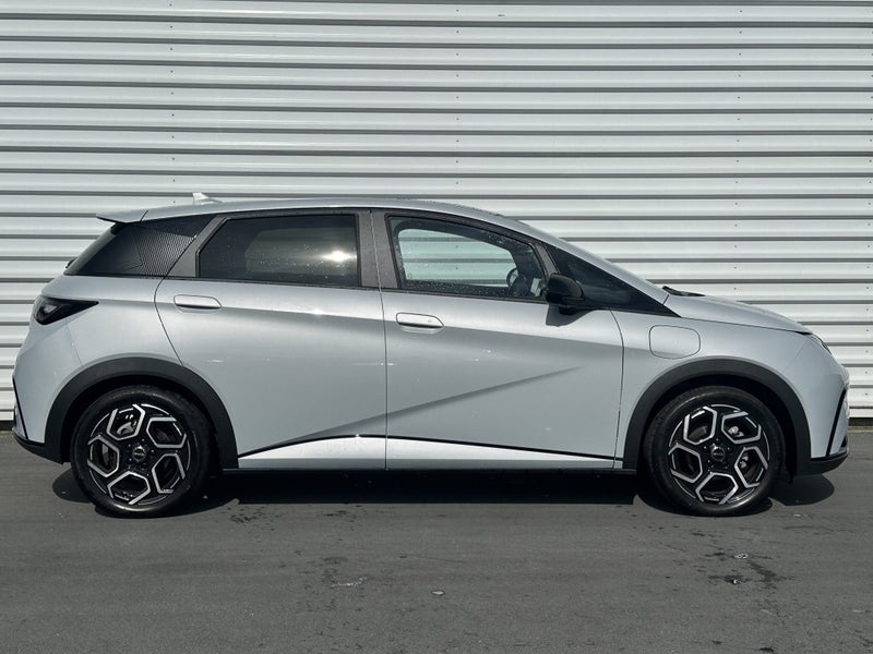 2025 BYD Dolphin Premium EV image 3