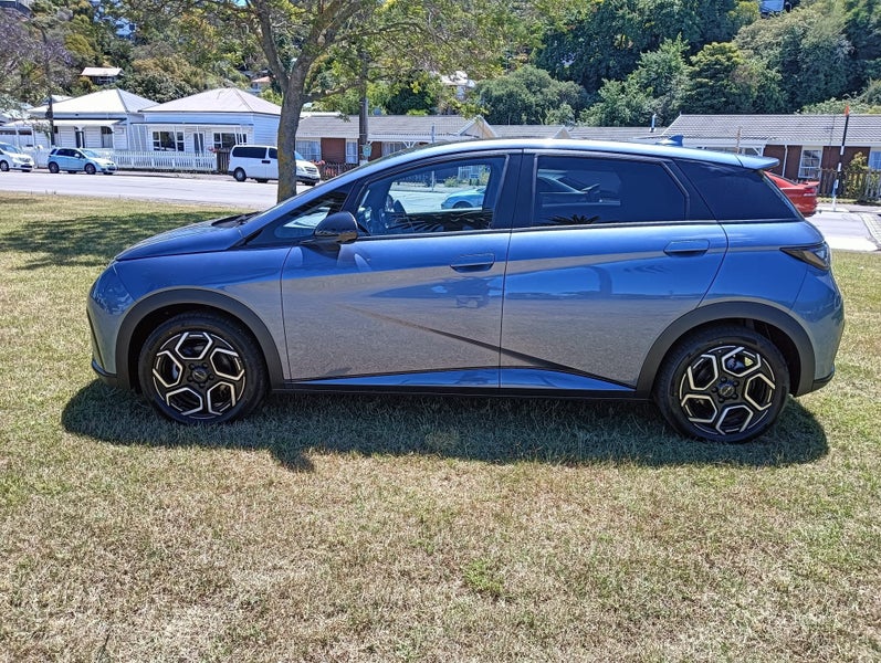 2025 BYD Dolphin Premium Ev 60Kwh image 4