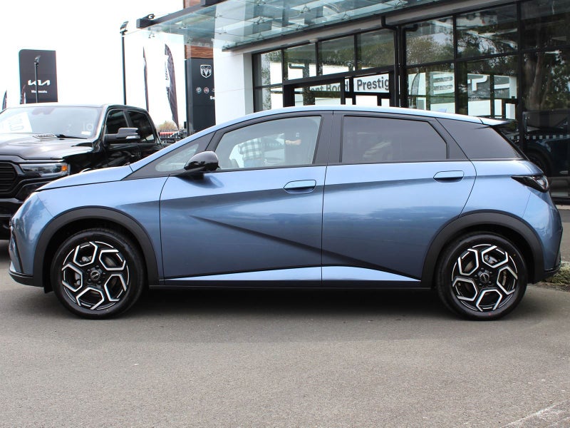 2025 BYD Dolphin Premium EV 60KWH image 3