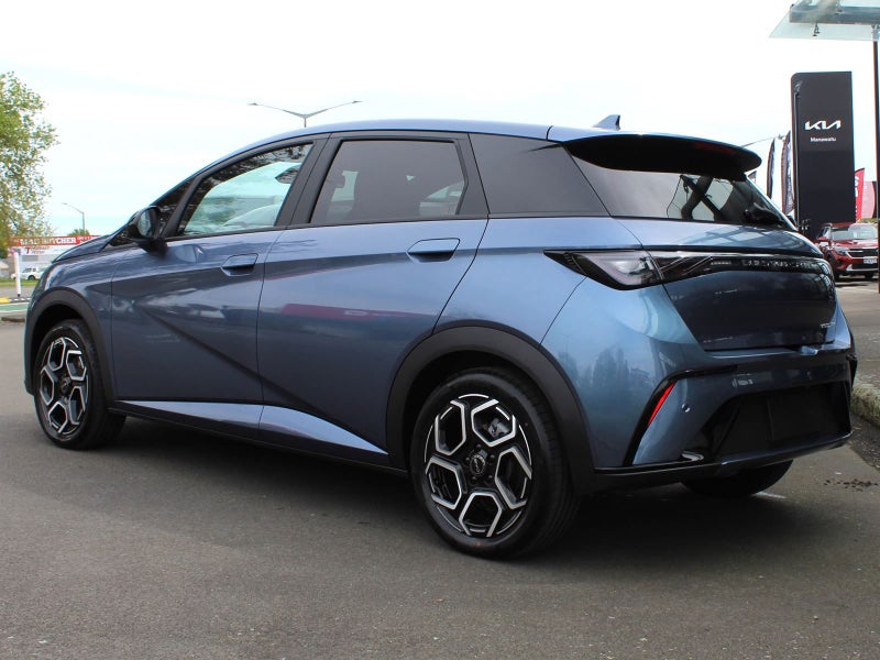 2025 BYD Dolphin Premium EV 60KWH image 4