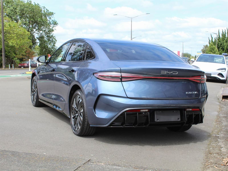 2025 BYD Seal Dynamic 61Kw image 3