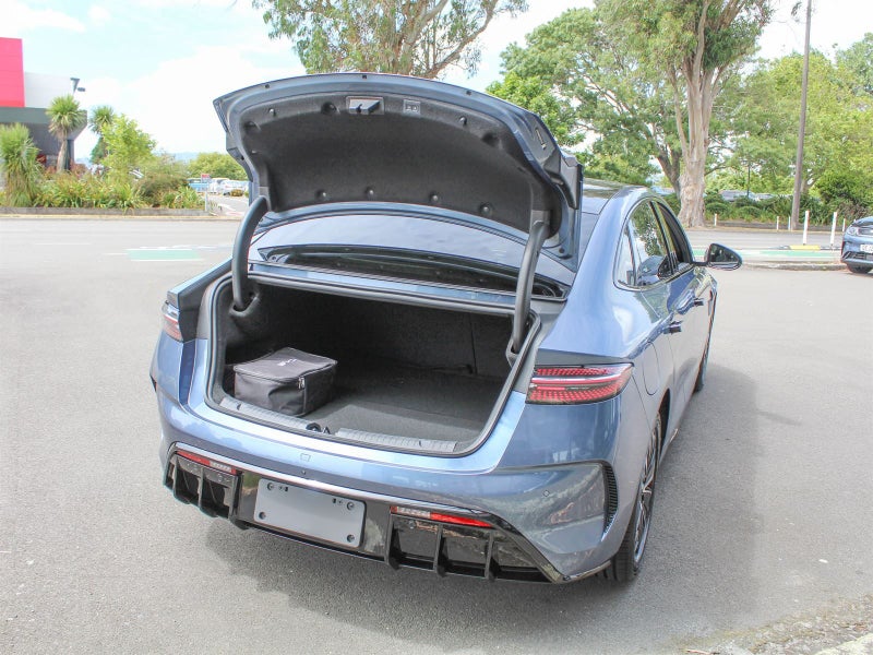 2025 BYD Seal Dynamic 61Kw image 4