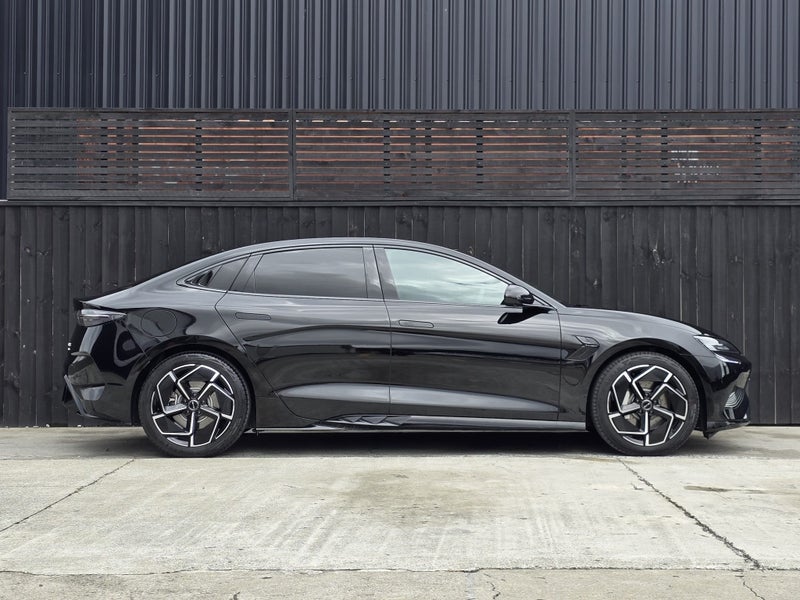 2025 BYD Seal Performance Awd image 2