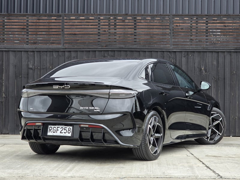 2025 BYD Seal Performance Awd image 3