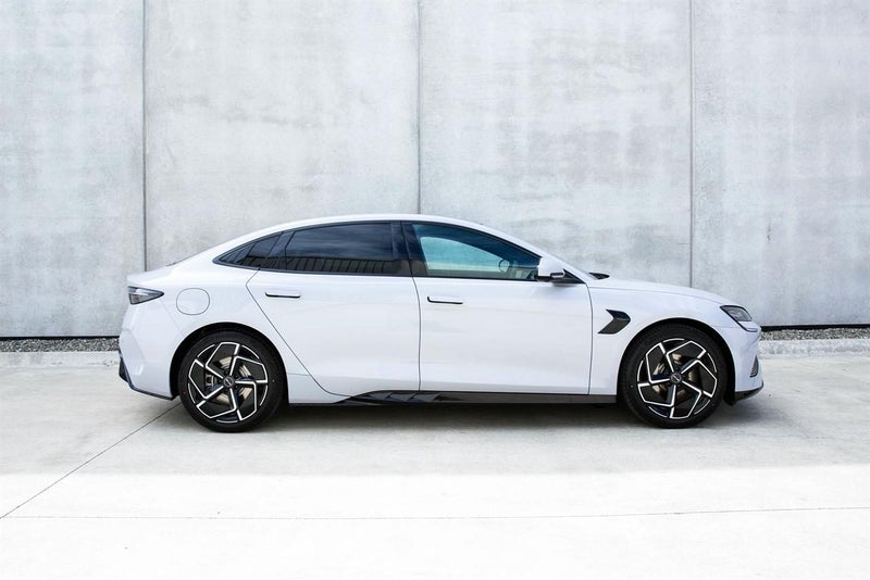 2025 BYD Seal PREMIUM 83KWH, 230KW, 570KM RANGE image 3