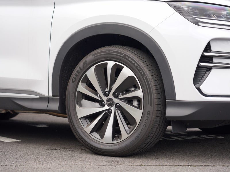 2025 BYD Sealion 6 Dynamic Extended PHEV image 4