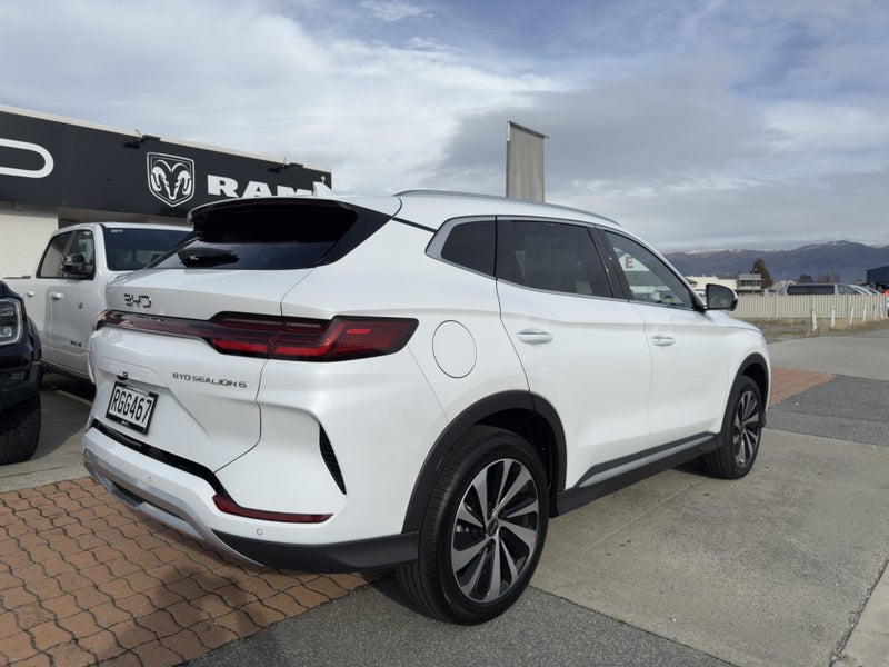 2025 BYD Sealion 6 Premium AWD PHEV image 4