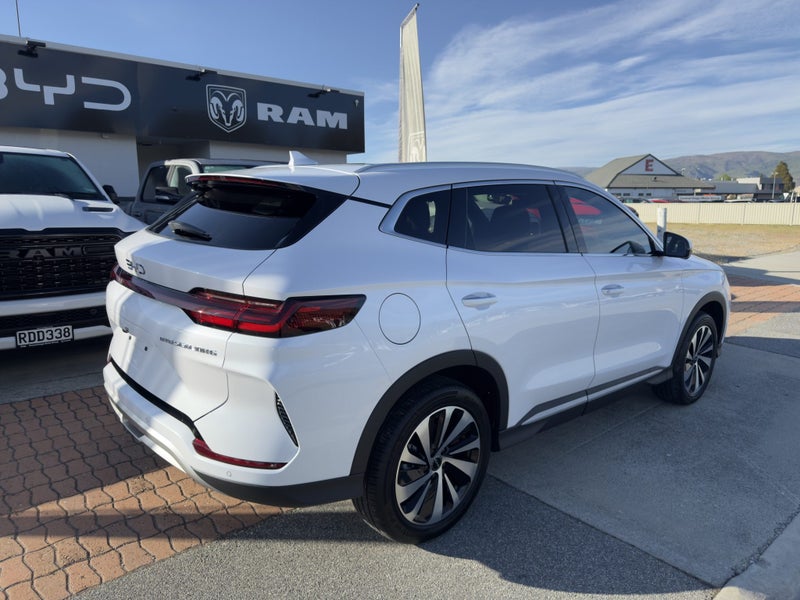 2025 BYD Sealion 6 Premium Extended AWD PHEV image 4