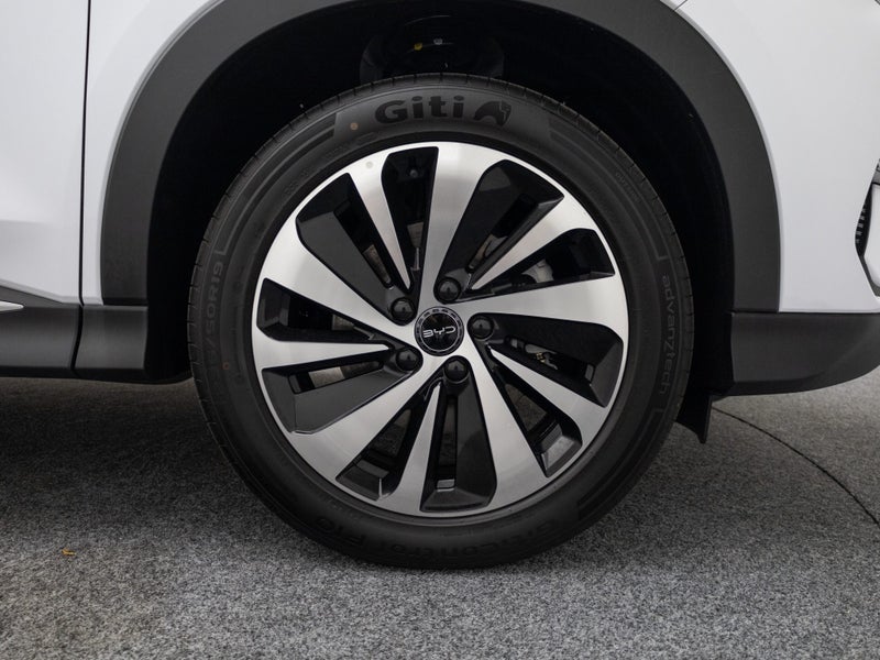 2025 BYD Sealion 6 Premium Extended PHEV image 3