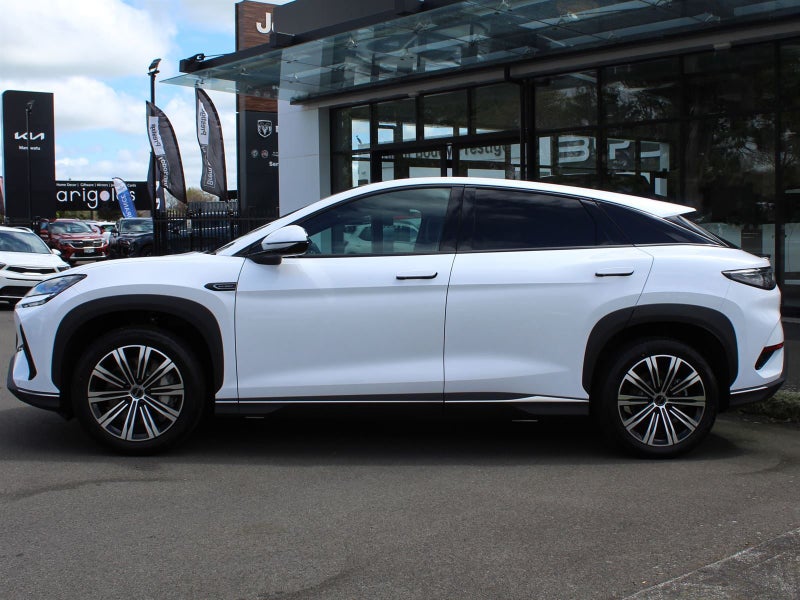 2025 BYD Sealion 7 Premium 2WD SUV image 3