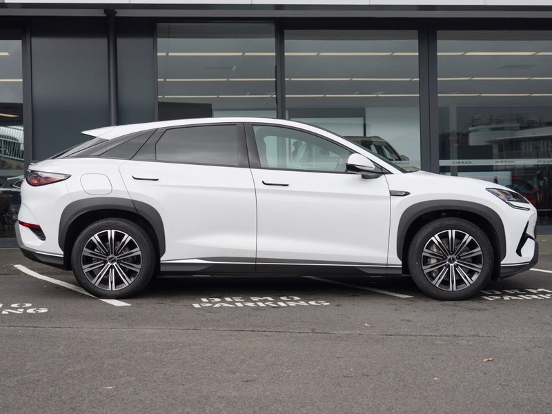 2025 BYD Sealion 7 Premium 2WD SUV image 3