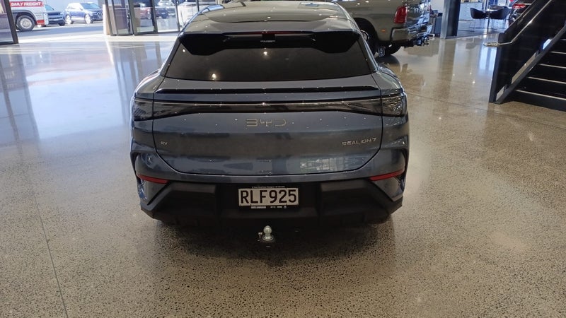 2025 BYD Sealion 7 Premium 2Wd Suv image 4