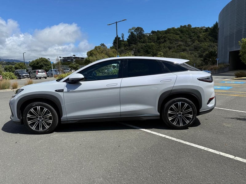 2025 BYD Sealion 7 PREMIUM, 83KWH, 482KMS RANGE... image 5