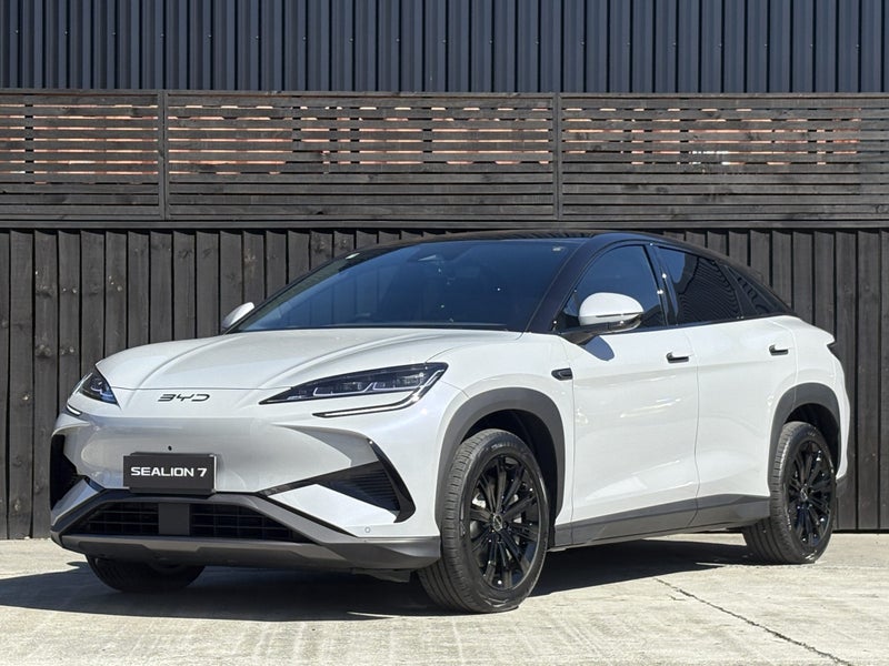 2025 BYD Sealion 7 Premium Black Edition image 5