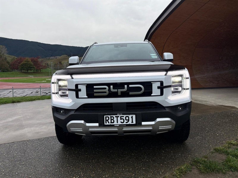 2025 BYD Shark 6 4WD, SUPER HYBRID, 800KMS COMB... image 3
