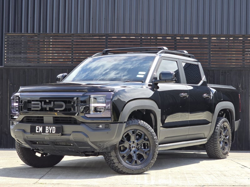 2025 BYD Shark 6 Premium Black Edition image 5