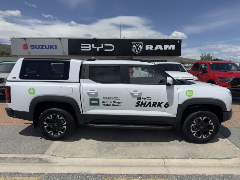 2025 BYD Shark 6 Premium PHEV AWD image 3