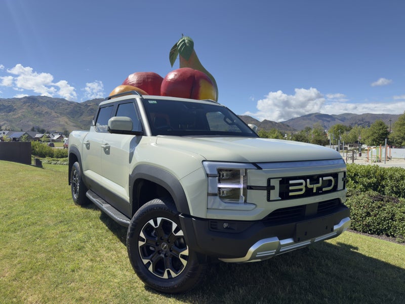 2025 BYD Shark 6 Premium PHEV AWD image 1