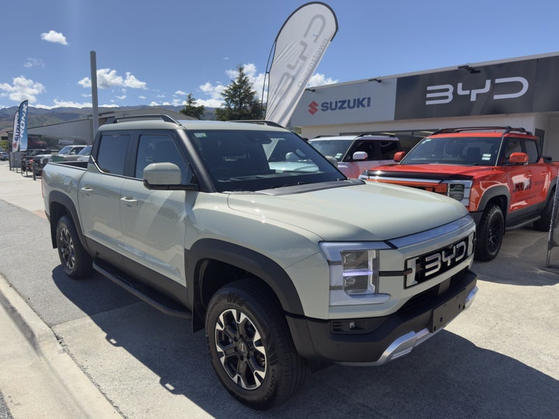 2025 BYD Shark 6 Premium PHEV AWD image 2