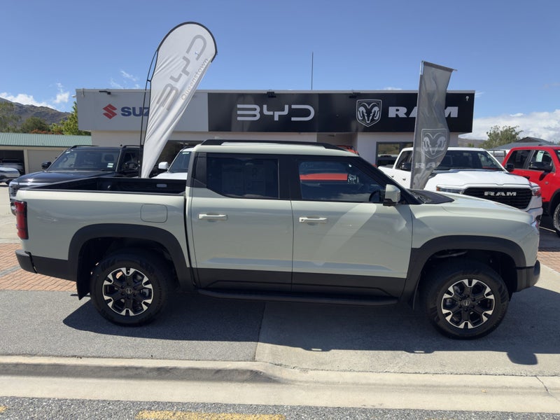 2025 BYD Shark 6 Premium PHEV AWD image 3