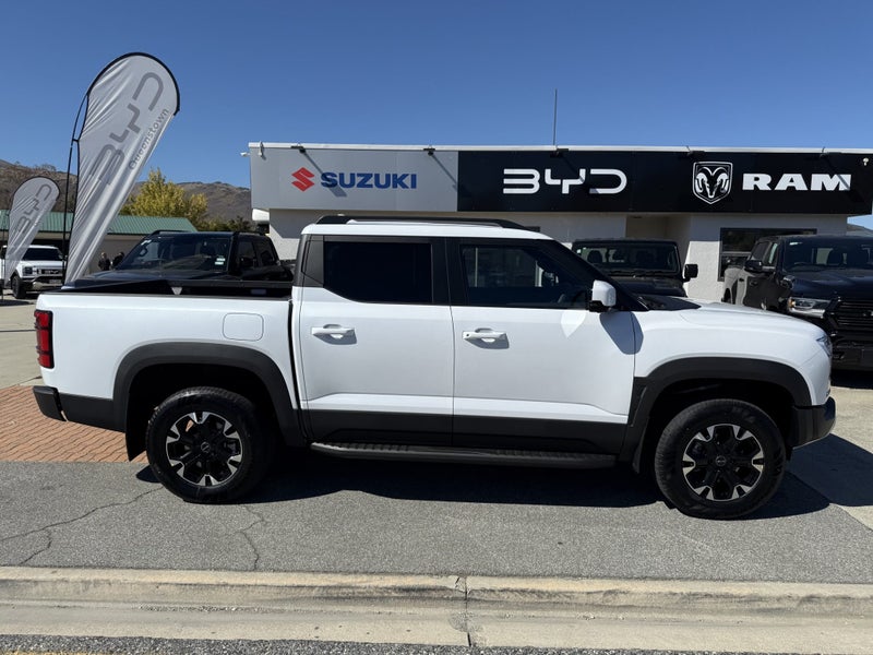 2025 BYD Shark 6 Premium PHEV AWD image 3