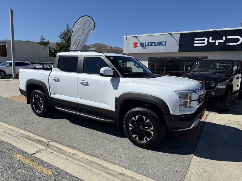 2025 BYD Shark 6 Premium PHEV AWD image 2