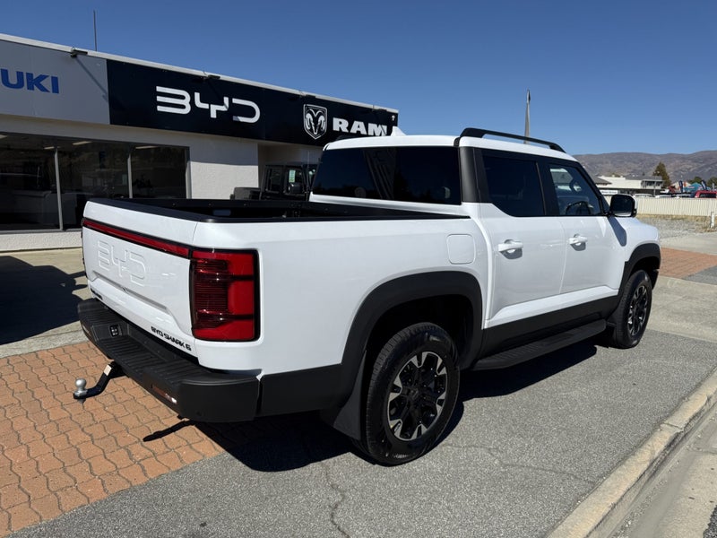 2025 BYD Shark 6 Premium PHEV AWD image 4