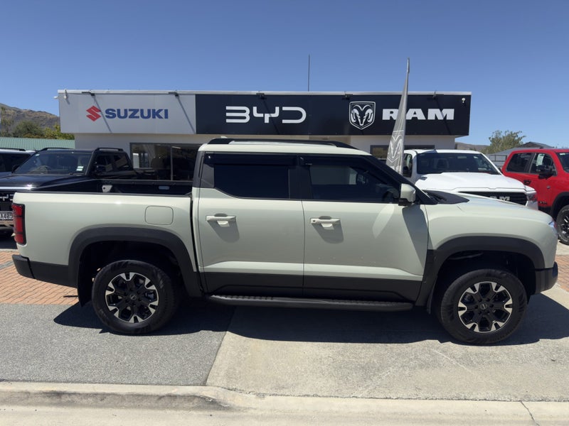 2025 BYD Shark 6 Premium PHEV AWD image 3