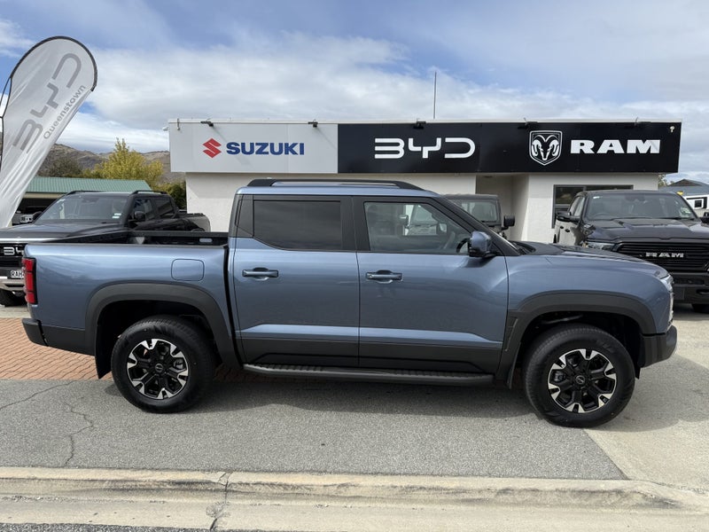 2025 BYD Shark 6 Premium PHEV AWD image 3